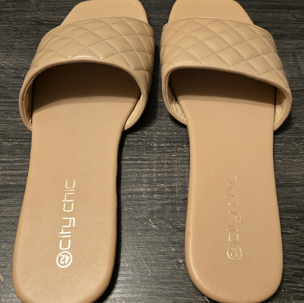 Sandals - Picture 2 of 3